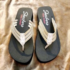 Sketchers Yoga Foam 1.5" Faux rhinestone straps 8